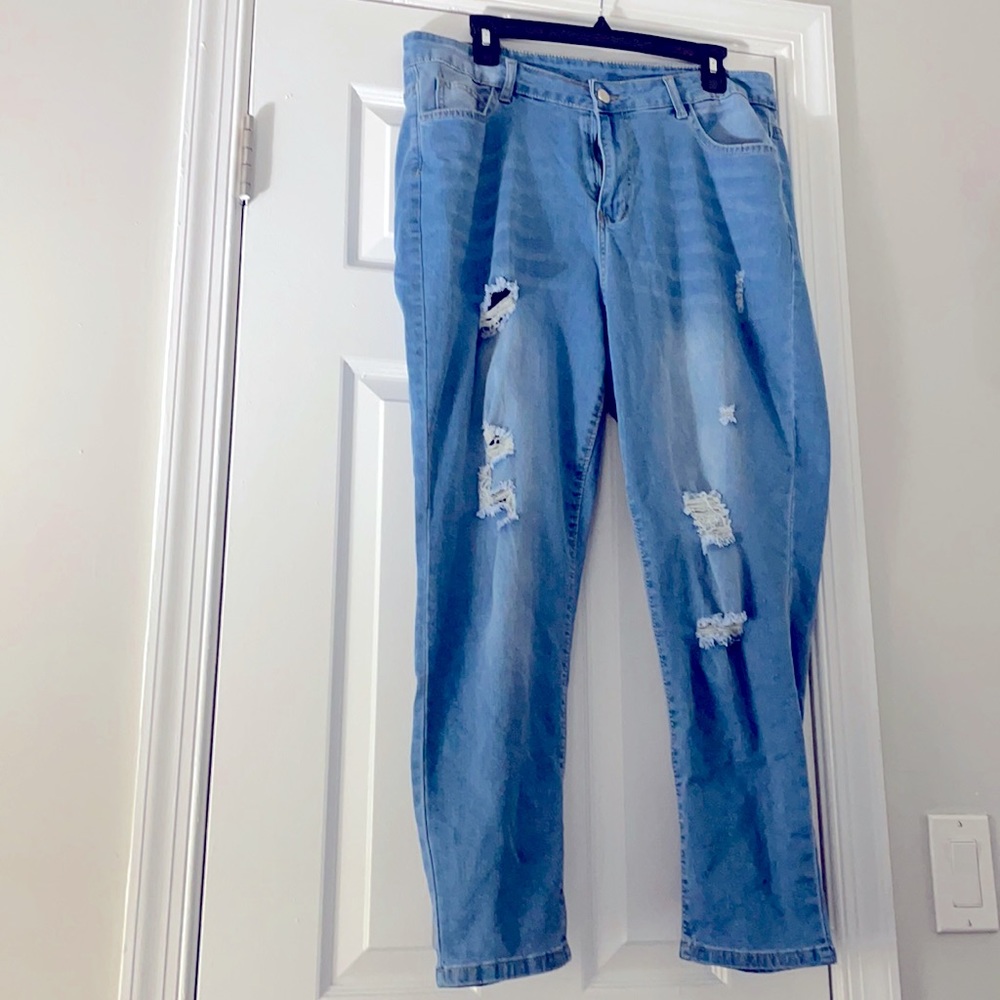 Light wash ripped jeans with stretch